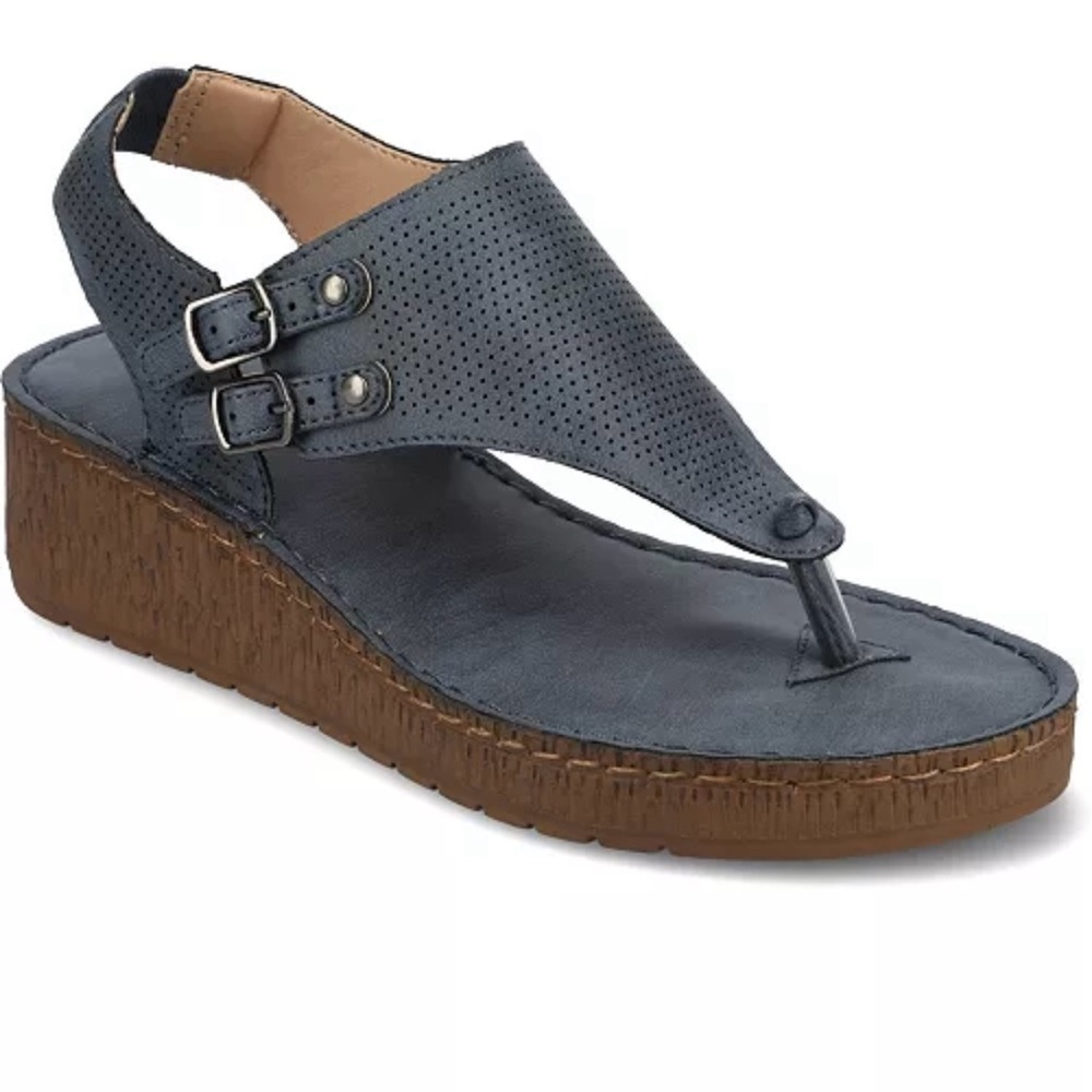 NWT Journee Collection
Women's Mckell Wedge Sandals
